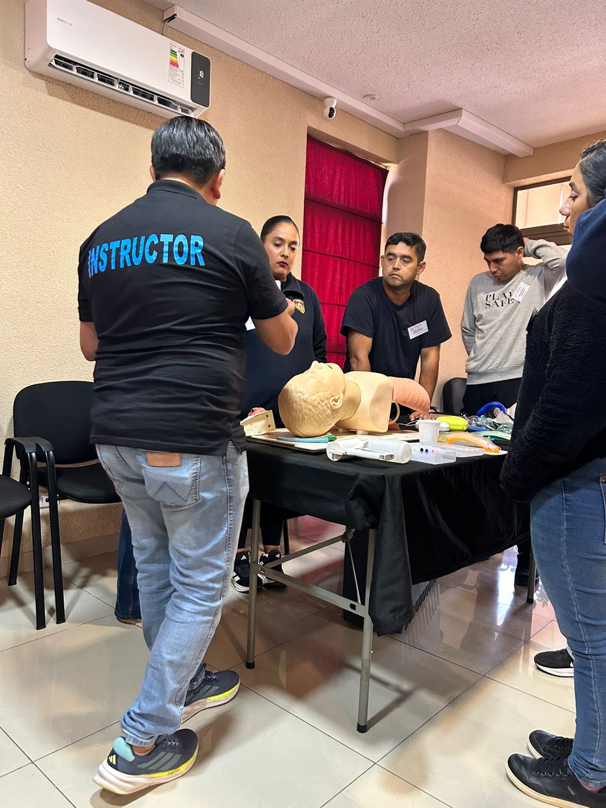 Familia y atención de emergencia en casa
